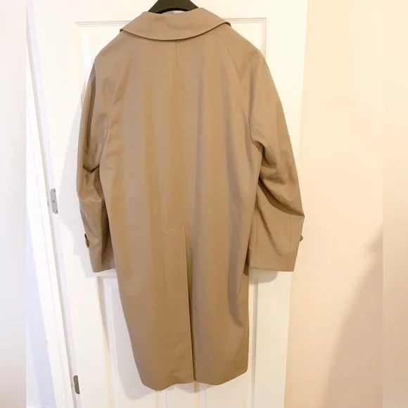 Holt Renfrew Men’s Classic Tan OverCoat - size 42 (L) - Picture 3 of 9